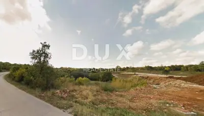 Zemljište, Barban - uz asfaltiranu cestu i struja, voda uz parcelu