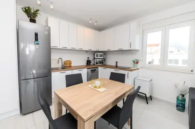 Kastel Stari novogradnja stan sa 2 spavace sobe i parking, Kratkorocan najam - 14