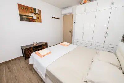 Kastel Stari novogradnja stan sa 2 spavace sobe i parking, Kratkorocan najam - 7