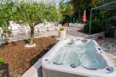 Apartmenthaus 290 m², Banjole - 150 m vom Meer - 12