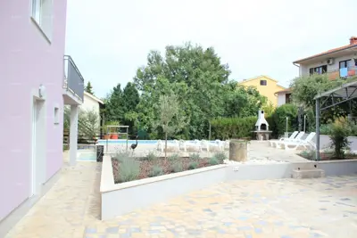 Apartmenthaus 290 m², Banjole - 150 m vom Meer - 8