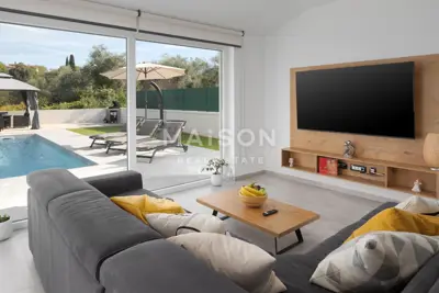 Haus 245 m², Pomer - Pool und zwei Wohneinheiten - 2