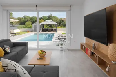 Haus 245 m², Pomer - Pool und zwei Wohneinheiten - 3