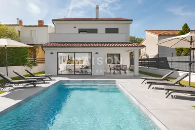 House 245 m², Pomer - pool and two residential units