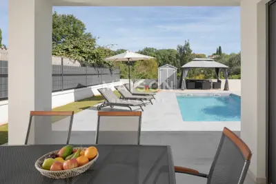 Haus 245 m², Pomer - Pool und zwei Wohneinheiten - 12