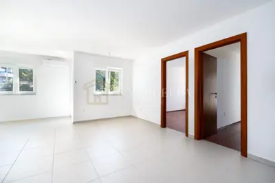 Wohnung 55 m², Rubeši - 2 Zimmer + Wohnzimmer, Balkon und 2 Parkplätze - 4
