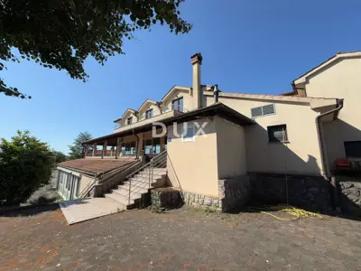 Geschäftsgebäude 780 m², Šapjane - an der Hauptverkehrsstraße