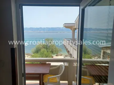 Kuća 238 m², Vir, prvi red do mora i 6 apartmana - 11