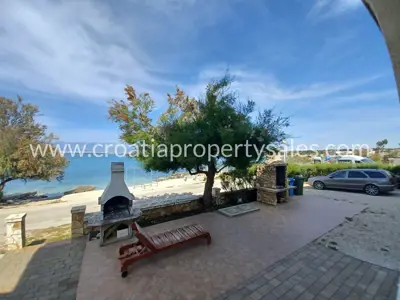 Kuća 238 m², Vir, prvi red do mora i 6 apartmana - 13