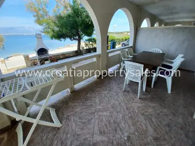 Kuća 238 m², Vir, prvi red do mora i 6 apartmana - 10