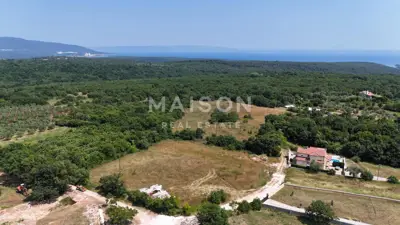 Krnica - građevinsko zemljište sa pravomoćnom građevinskom dozvolom i
