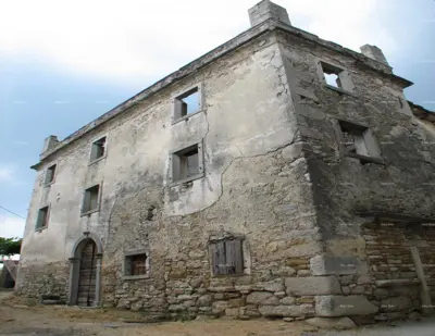 Kamena kuća 309 m², Lovrin kod Pazina - za potpunu obnovu