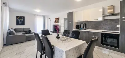 Stan 66 m², Umag - novogradnja s vrtom i 2 parkirna mjesta