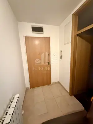 NAJAM-poslovni prostor 48 m² - 2
