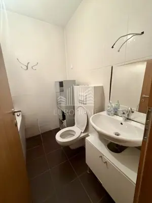 NAJAM-poslovni prostor 48 m² - 3