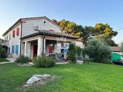 Kuća 330 m², Labin okolica - bazen i sauna
