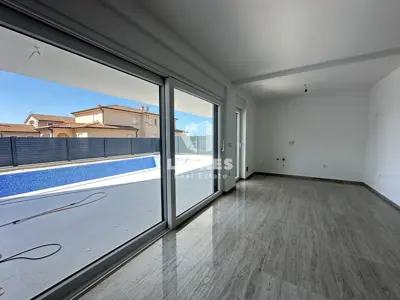 Wohnung in Novigrad, Erdgeschoss mit Pool und Meerblick - 8