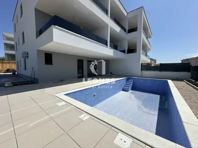 Wohnung in Novigrad, Erdgeschoss mit Pool und Meerblick - 22