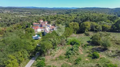Građevinsko zemljište 1.150 m², Buje - građevinska dozvola