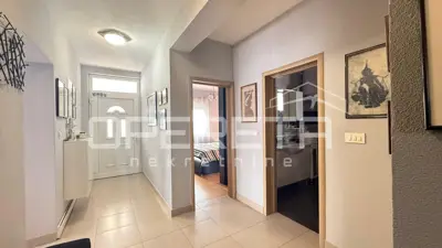 House 1084 m², Lukavec - detached family house - 11