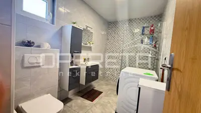 House 1084 m², Lukavec - detached family house - 19