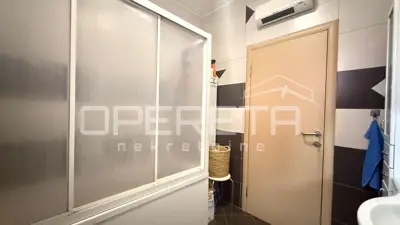 House 1084 m², Lukavec - detached family house - 13