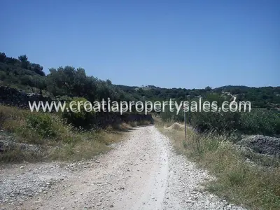 Landwirtschaftsfläche 3.000 m², Insel Brač - teilweiser Meerblick - 3