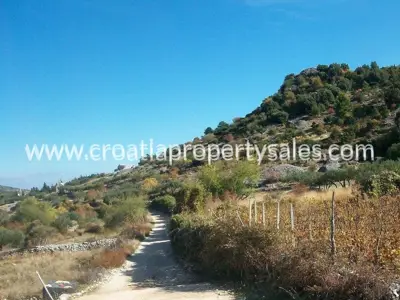 Landwirtschaftsfläche 3.000 m², Insel Brač - teilweiser Meerblick