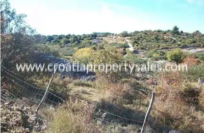 Landwirtschaftsfläche 3.000 m², Insel Brač - teilweiser Meerblick - 2