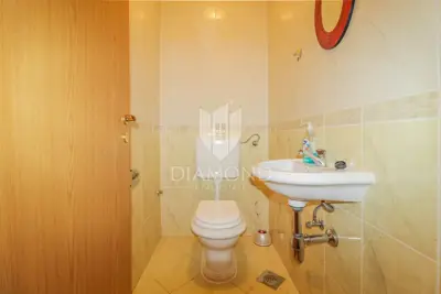 House 268 m², Umag surroundings - sea view and large yard - 10