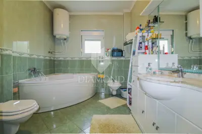 House 268 m², Umag surroundings - sea view and large yard - 9