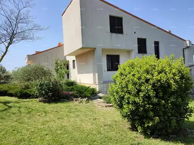 Kuća 300 m², Pula - Škatari, mirno obiteljsko okruženje