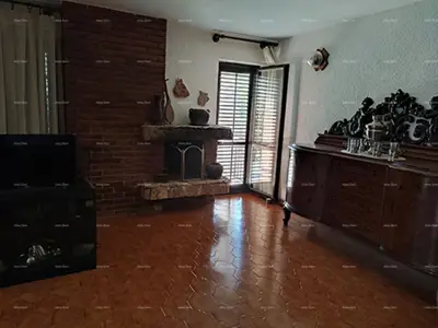 Kuća 300 m², Pula - Škatari, mirno obiteljsko okruženje - 9