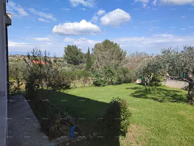 Kuća 300 m², Pula - Škatari, mirno obiteljsko okruženje - 15