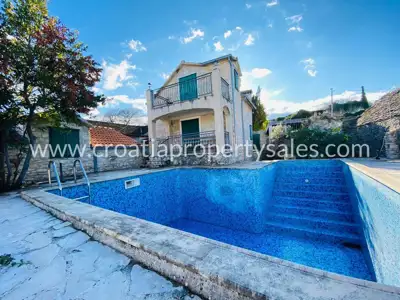 Kuća, Brač, 120 m², 495 000 €