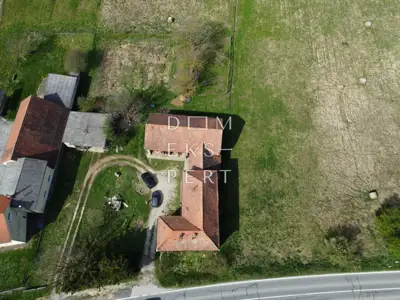 Blaževdol, Baugrundstück mit Haus und Nebengebäuden - 2.794 m² - 2