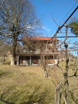 Two houses 1,133 m², Desinić - quiet location along the main road