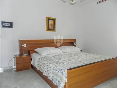 Wohnimmobilie in Rovinj, ruhige Siedlung und nahe dem Strand - 9