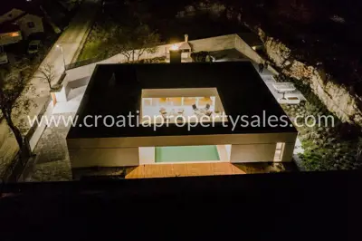 Vila 220 m², Otok Brač - privatnost i bazen - 2