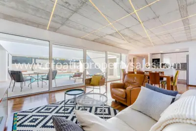 Vila 220 m², Otok Brač - privatnost i bazen - 4