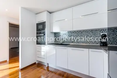 Vila 220 m², Otok Brač - privatnost i bazen - 3