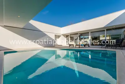 Haus, Brač, 220 m², 990 000 €