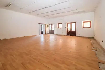 Poslovni prostor za najam u Rovinju na super lokaciji