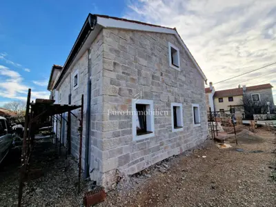 Semi-detached stone house 134 m², Dobrinj - pool and garden area - 2