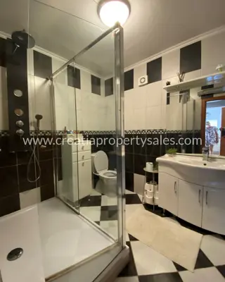 Stan, Brač, 128 m², 7-soban, 498 000 € - 7