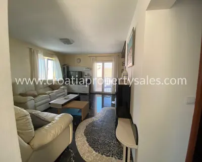 Stan, Brač, 128 m², 7-soban, 498 000 € - 5