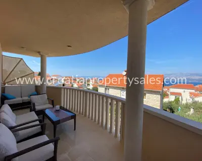 Wohnung, Brač, 128 m², 7-Zimmer, 498 000 €