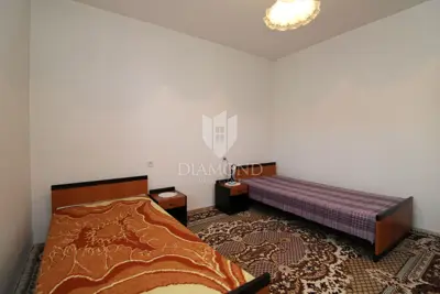 Kuća u Rijeci, Drenova - tri stana i dvije garaže - 11