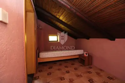 Kuća u Rijeci, Drenova - tri stana i dvije garaže - 7