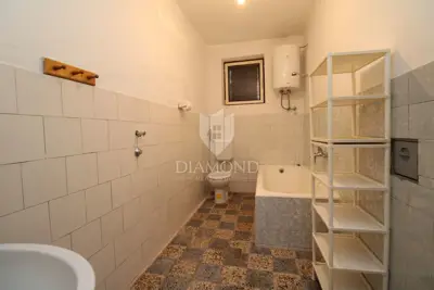 Kuća u Rijeci, Drenova - tri stana i dvije garaže - 14